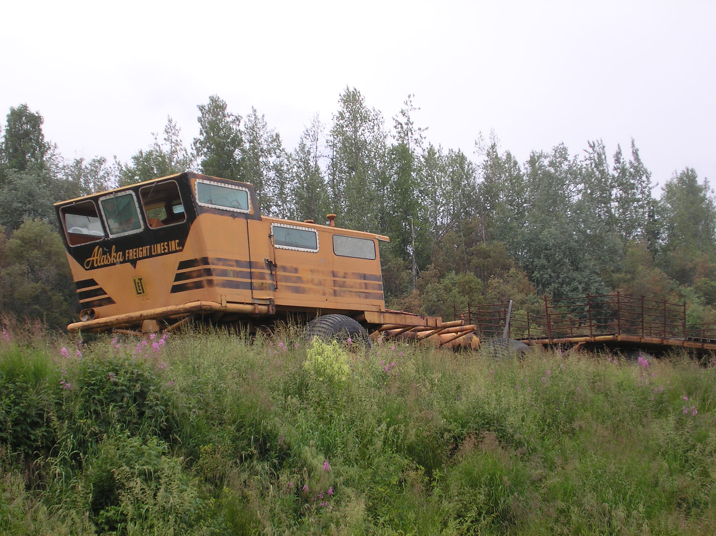 Az út mellett rozsdásodik Alaszkában az USA egyik legőrültebb katonai gépe 4