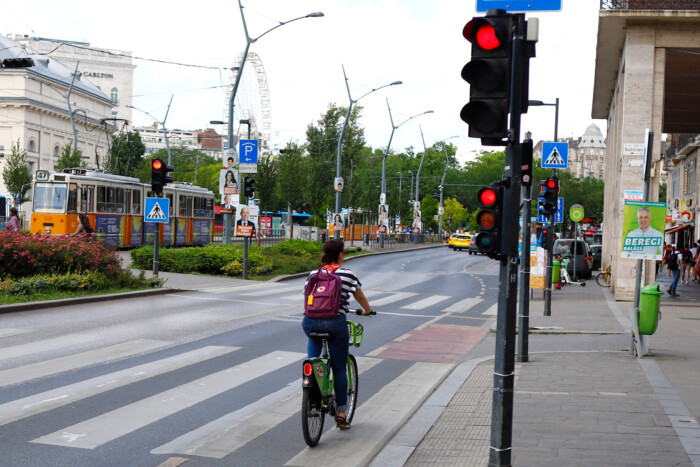 More cyclists, fewer accidents? 11