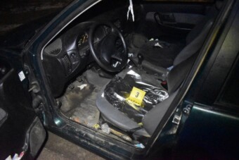 Lopott egy autót, rögtön kifogyott belőle a benzin