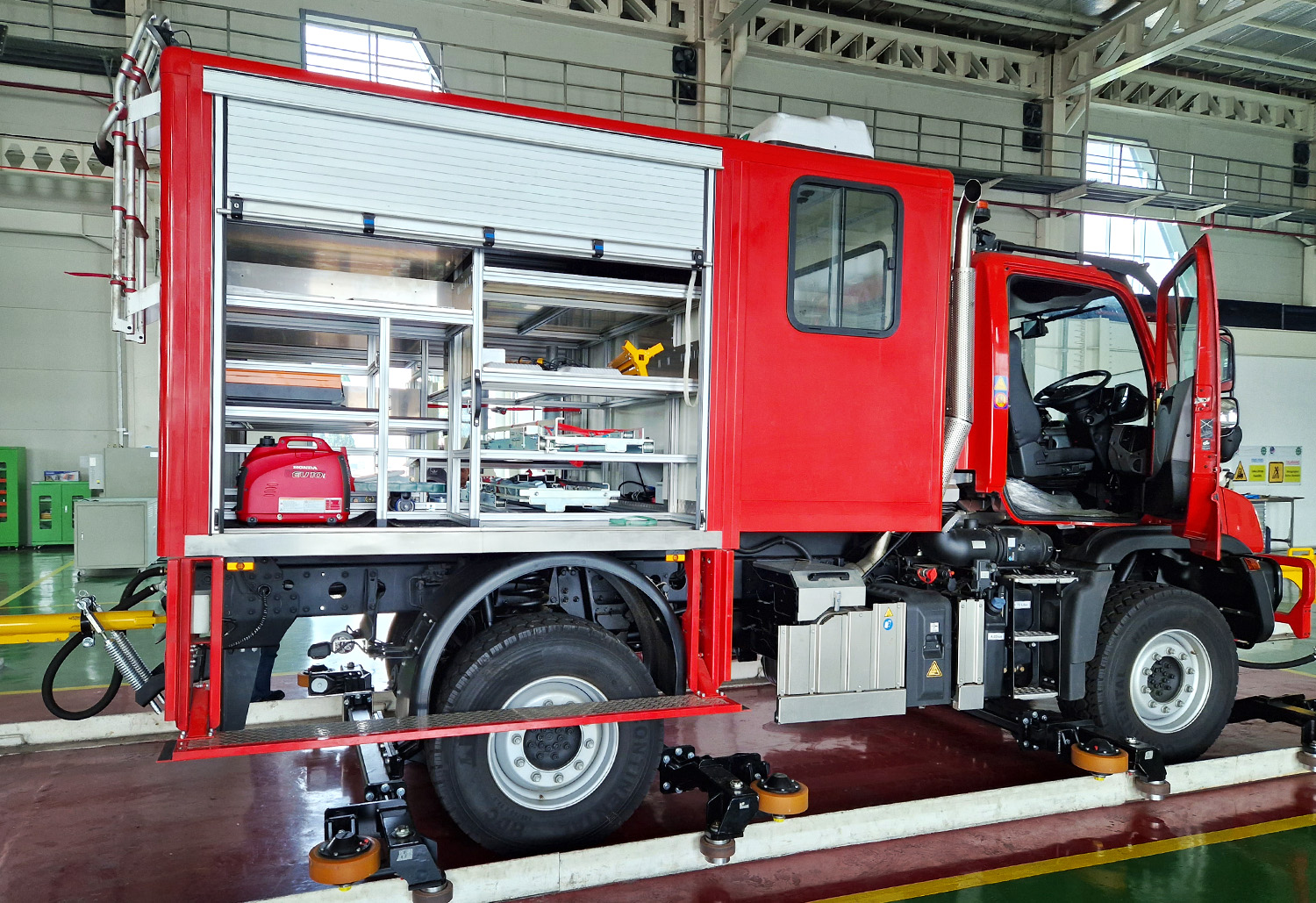 Ilyen teherautó segít a reptéren, ha baj van 2