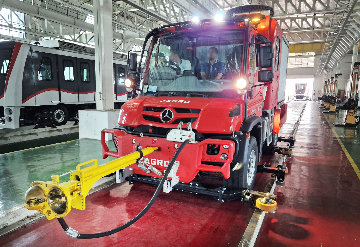 Ilyen teherautó segít a reptéren, ha baj van 1