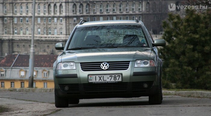 Az okos németek ezért tettek kisebb tükröt a jobb oldalra 1