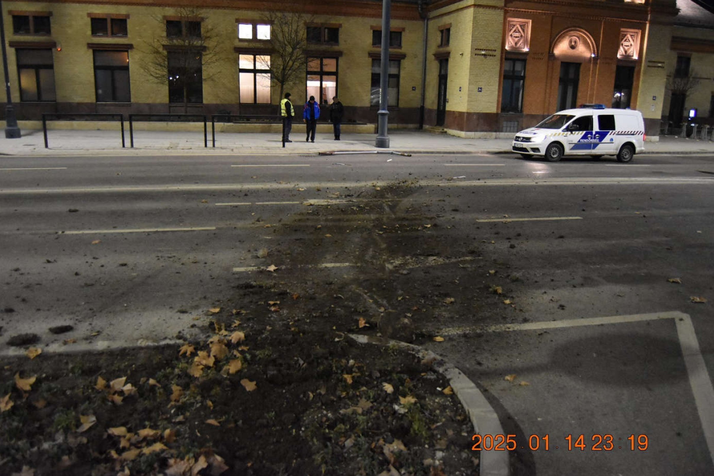 3_3697 | Vezess | Vezess