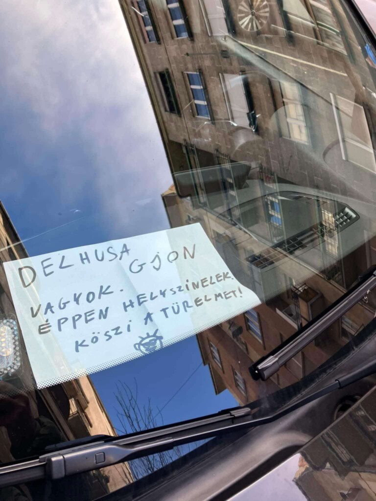 Parkolási cetlivel idézték meg Delhusa Gjont 1 | Vezess Parkolási cetlivel idézték meg Delhusa Gjont 1