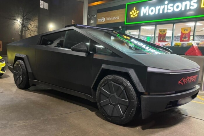 Nem jött be a trükk: lefoglalták az illegális Teslát