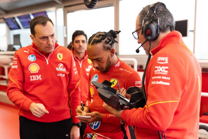 F1: Lebuktatta Hamiltonékat a Ferrari, újra együtt a páros