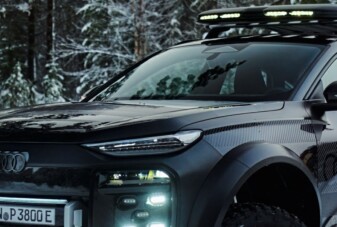 Iszonyatos erő viszi ezt a luxusautót