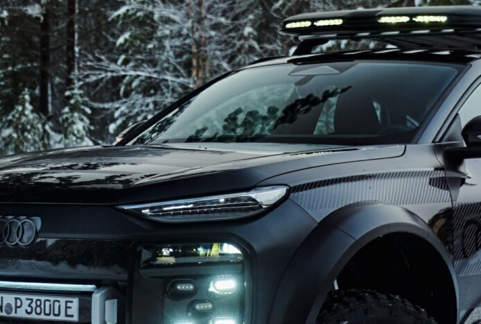 Iszonyatos erő viszi ezt a luxusautót