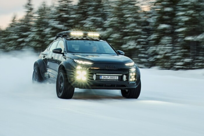 Iszonyatos erő viszi ezt a luxusautót 8