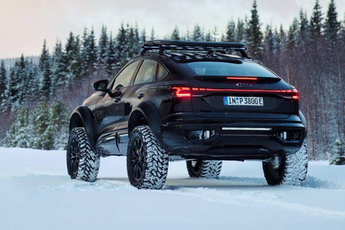 Iszonyatos erő viszi ezt a luxusautót 7