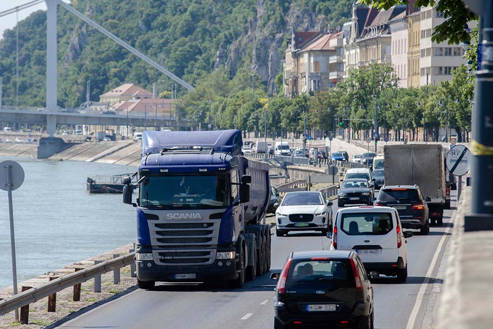 Fontos úton csökkentik a sebességet Budapesten