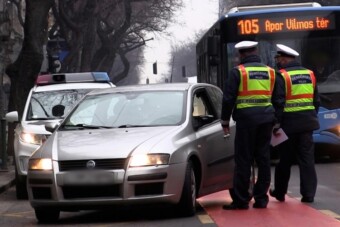 71 hazai járművezető bánta meg, hogy türelmetlen volt
