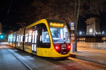 Új villamost tesztelnek Budapesten