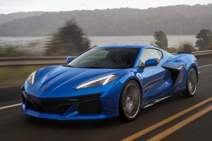 Árral szemben egy lenyűgöző sportautóval 1