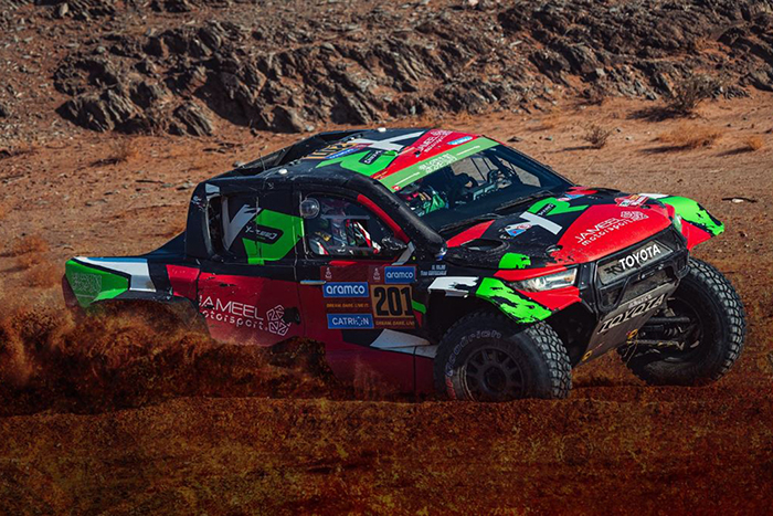 Elsüllyedt a homokban a Dakar éllovasa