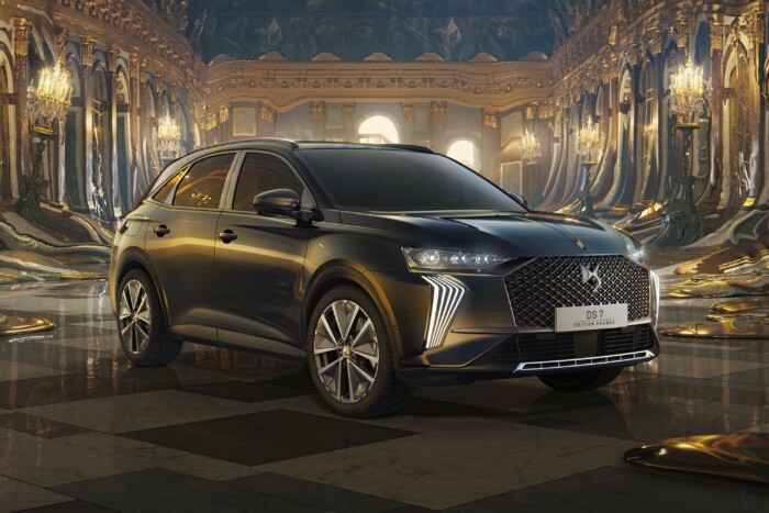 Hazafias kiadásokkal köszönti az új évet a DS 6 | Vezess Hazafias kiadásokkal köszönti az új évet a DS 6