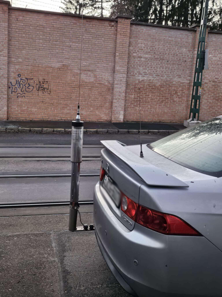 Érdekes dolgot rögzítettek egy hazai autóra, kitalálod, mi az? 1 | Vezess Érdekes dolgot rögzítettek egy hazai autóra, kitalálod, mi az? 1