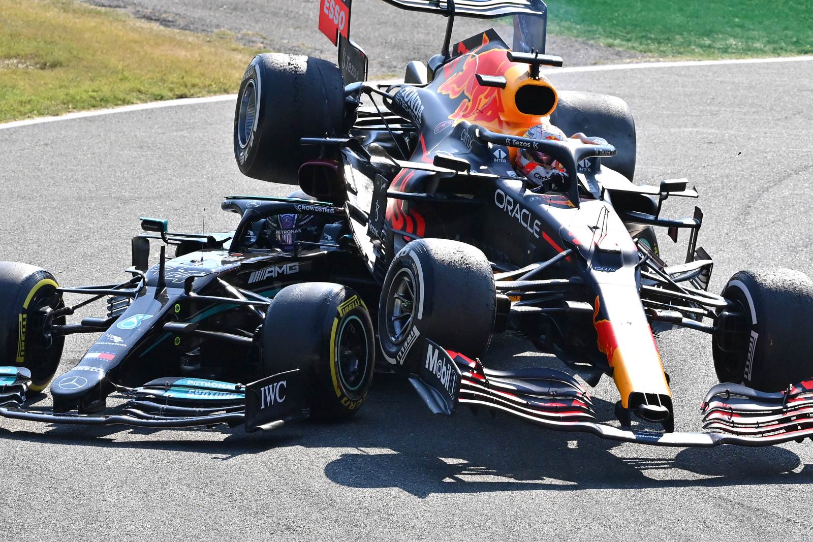 Hamilton és Verstappen miatt lett veszélyesebb az F1