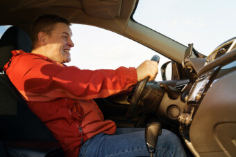 Villogó féklámpát látsz? Ez nem hiba, sőt kötelező!