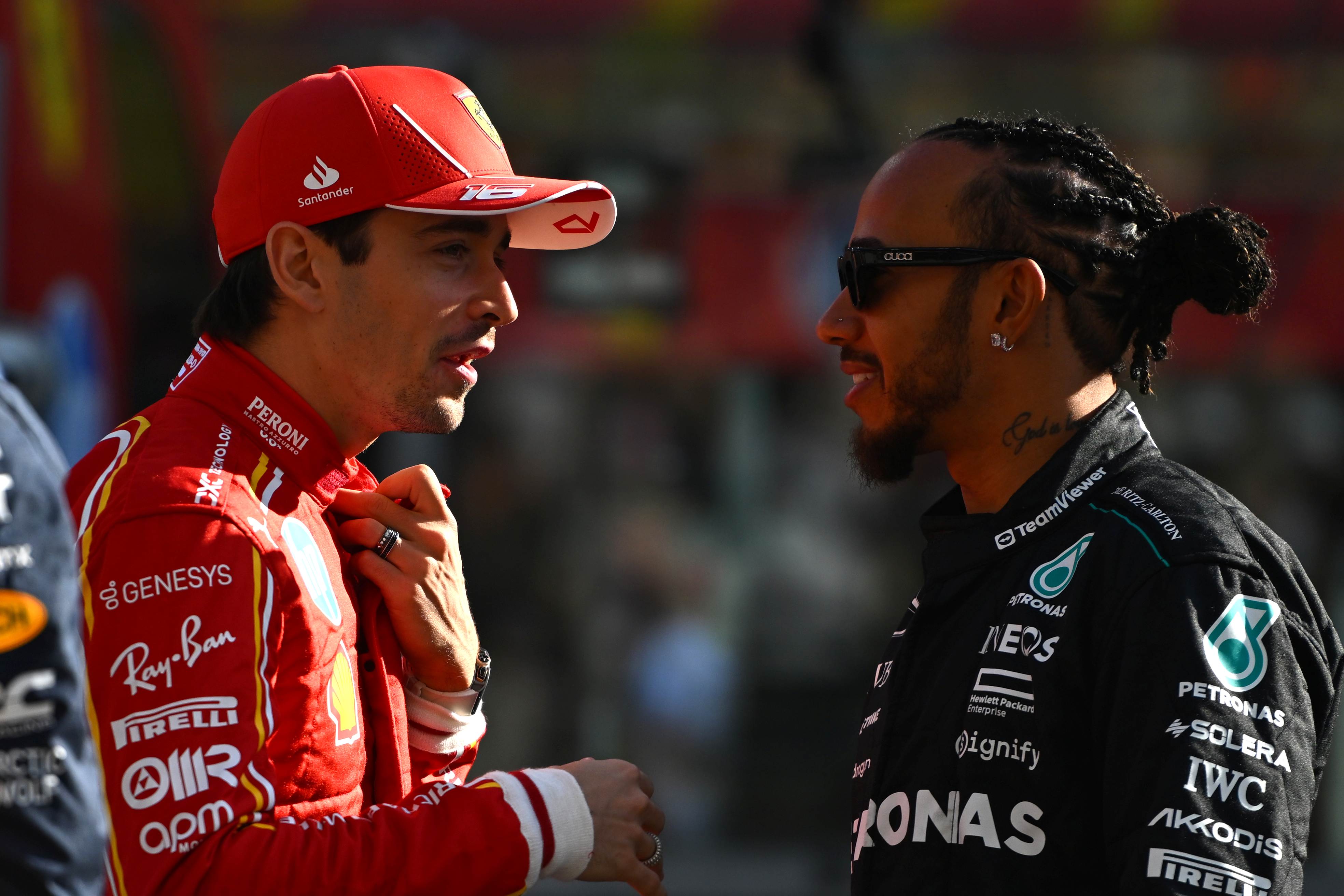 F1: Leclerc most háttérbe szorul a Ferrarinál