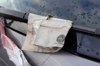 Gigászi bírságot termelt egy reptéren hagyott autó