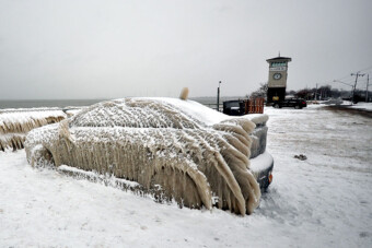Egy éjszaka alatt jégszoborrá váltak az autók