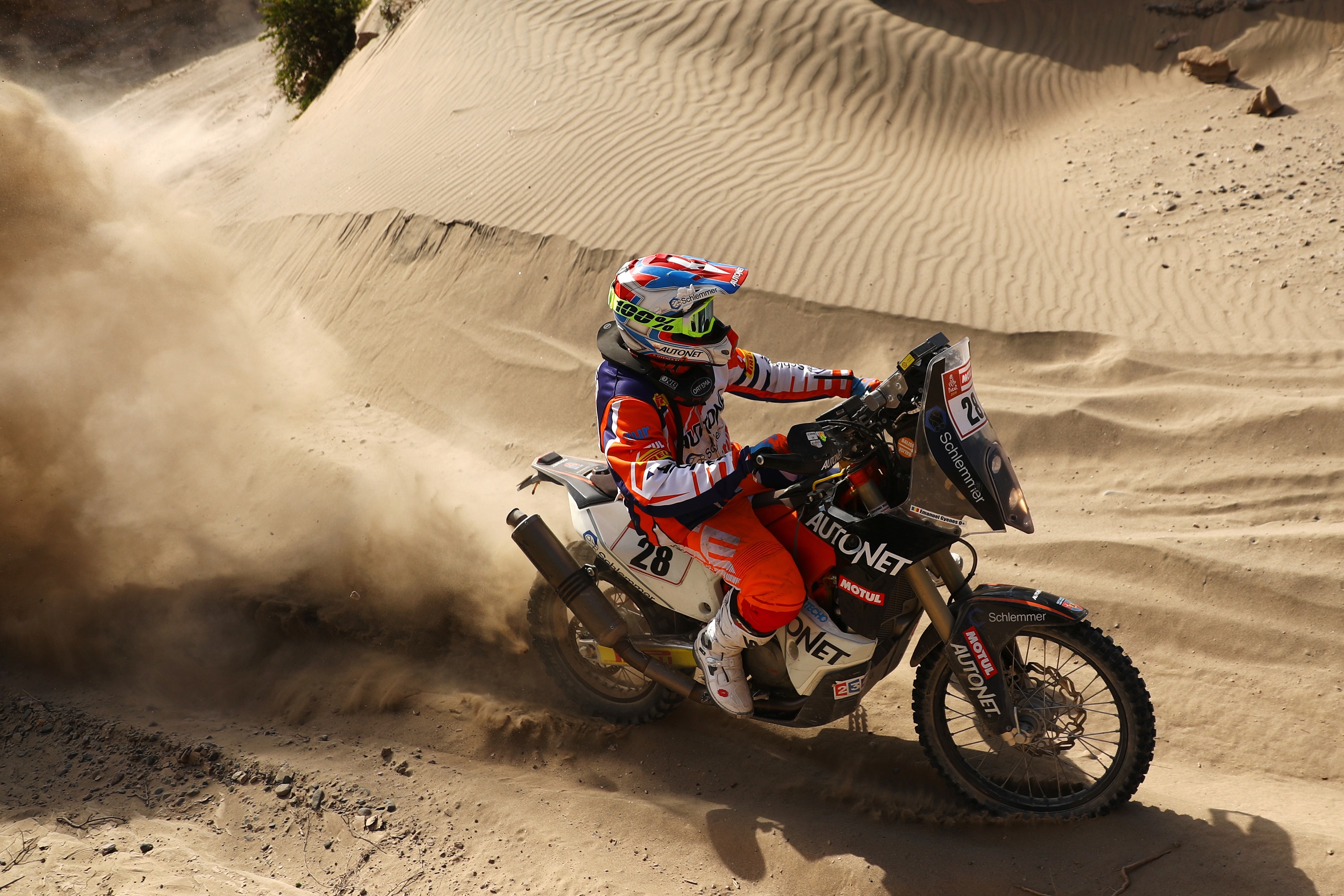 Első helyen kezdett a Dakar magyar motorosa
