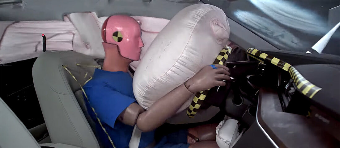 Így menti meg az életed a légzsák