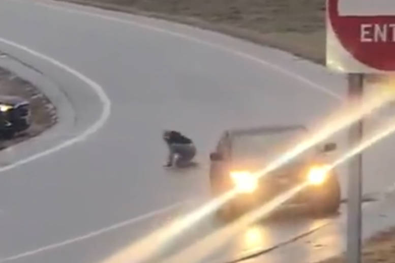 Menet közben ugrott ki a jégtől megrémült sofőr