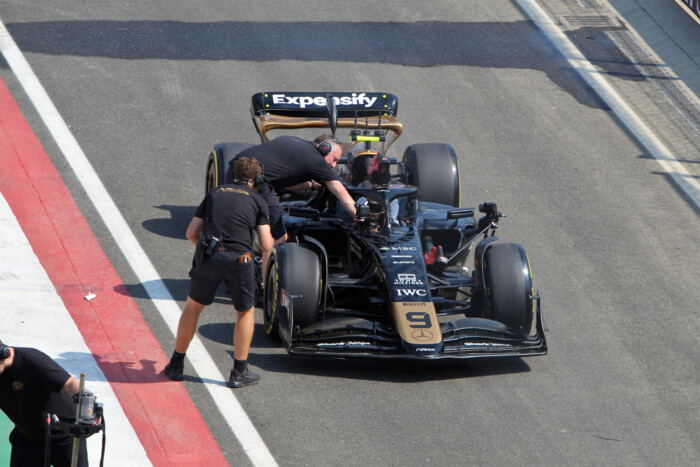 Brad Pittéktől leshetnek el egy trükköt az F1-csapatok 1 | Vezess Brad Pittéktől leshetnek el egy trükköt az F1-csapatok 1