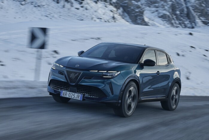 Összkerékhajtást kap a legkisebb Alfa Romeo 4