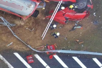 A rendőrök szeme láttára repült le egy teherautó az M7-esről