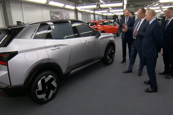 Sosem látott, új Ladákat mutattak meg Putyinnak