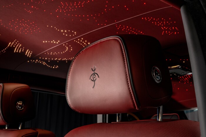 Istenek védőszárnyai alatt utazol ebben az autóban 8