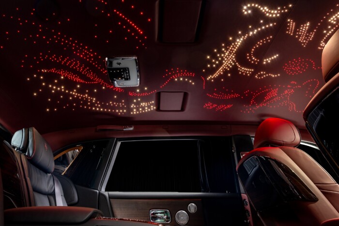 Istenek védőszárnyai alatt utazol ebben az autóban 6