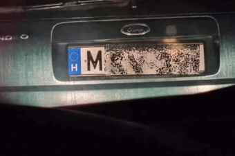 Parádés rendszám egy hazai Fordon, csak a rendőrség meg ne lássa