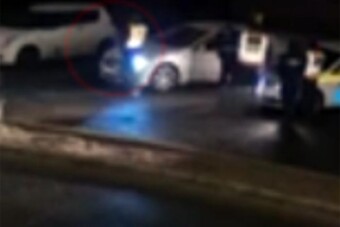 Direkt elütötte az intézkedő rendőrt egy autós