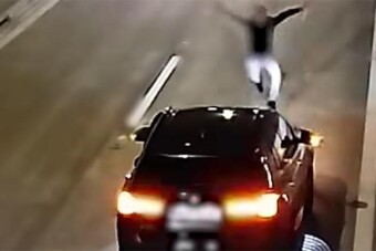 Újabb hibbantak álltak meg az M85 alagútjában