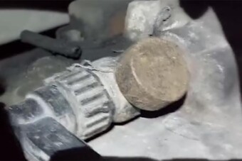 Egymilliós bírság járt egy kamion alatt talált apróságért az M1-esen