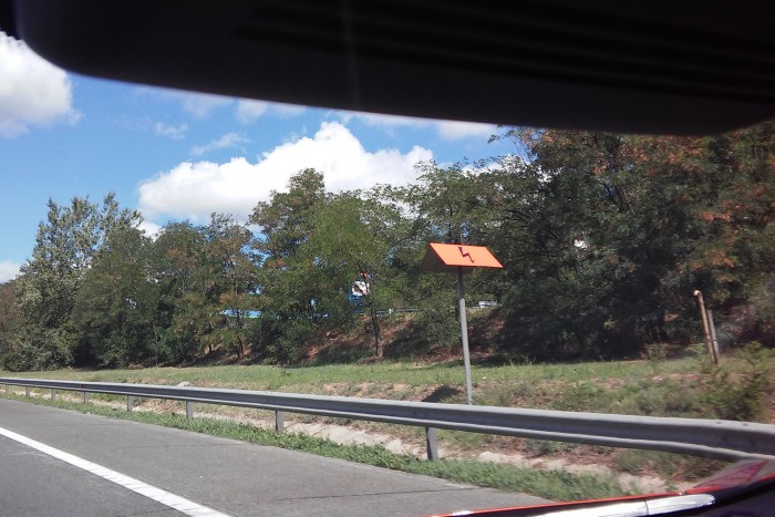 Piros gömbök a villanyvezetéken: fontosabbak, mint gondolnád 7