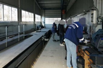 Lyukas autókat is átengedtek a műszakin, letartóztatták őket