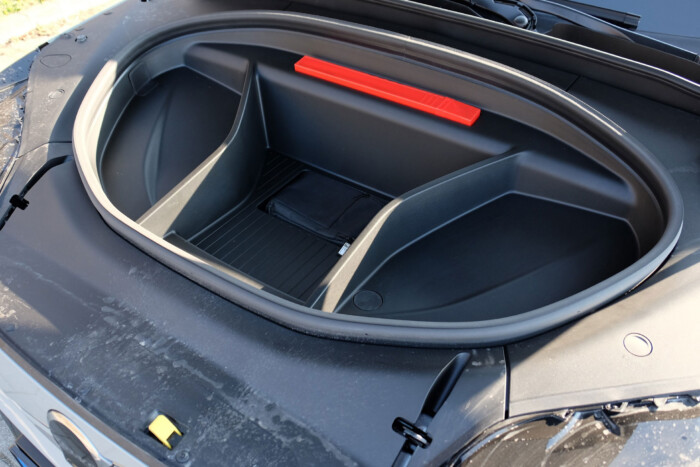 Családi behemót hét üléssel, 517 lóerővel 15