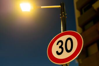 Az alvó lakosoknak kedvezett egy város a siető autósokkal szemben