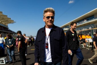 Visszatér a Forma-1-be a mocskos szájú világsztár