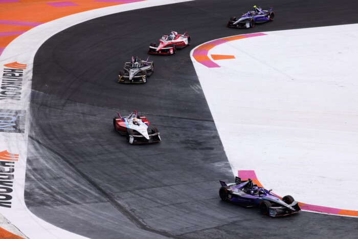 Autóversenyzőnek áll a Harry Potter sztárja