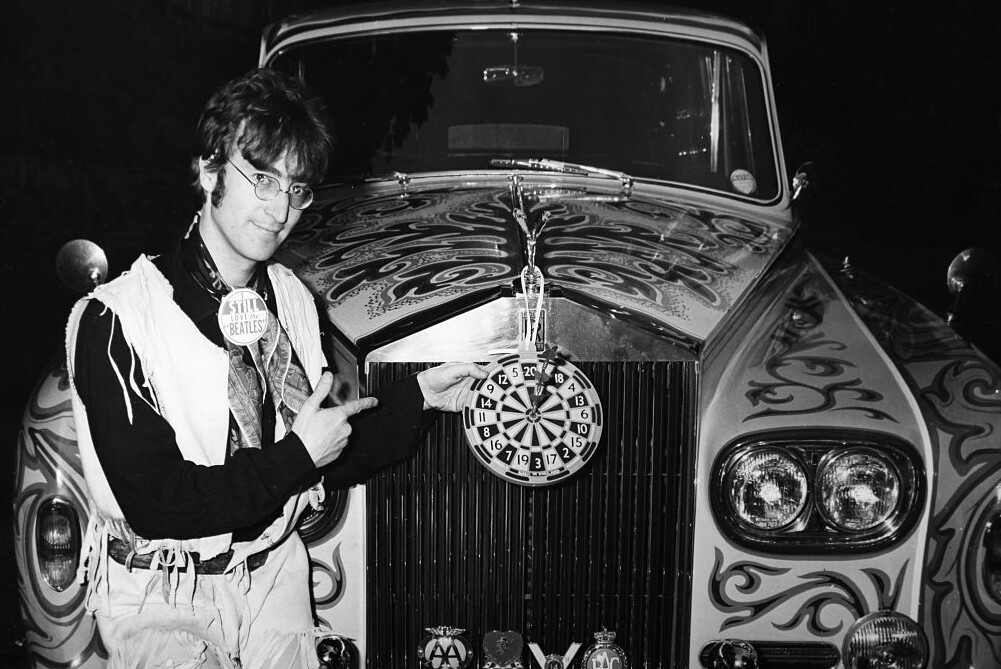 Videó került elő John Lennon legendás autójáról