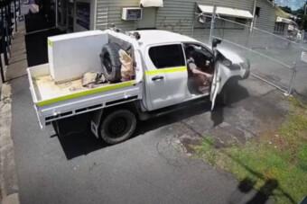 Nedves bosszút állt a kapujába parkoló autósokon egy tulajdonos