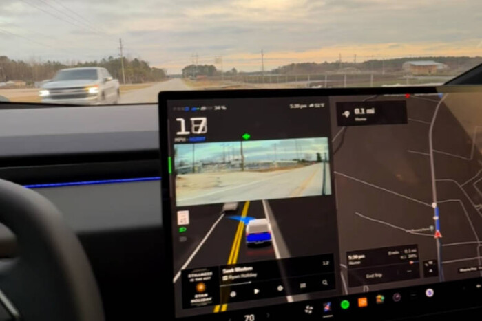 Életveszélyes hibát követett el az önvezető Tesla