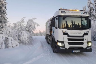 Angyali szépségek a kukásautók volánjainál