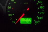 Már a több tíz milliós autókat is visszatekerik 6